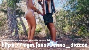 Jenna Diazzz baisée sur une plage à Ibiza